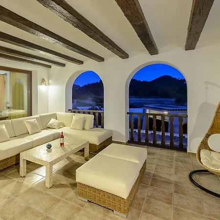 Villa Almond